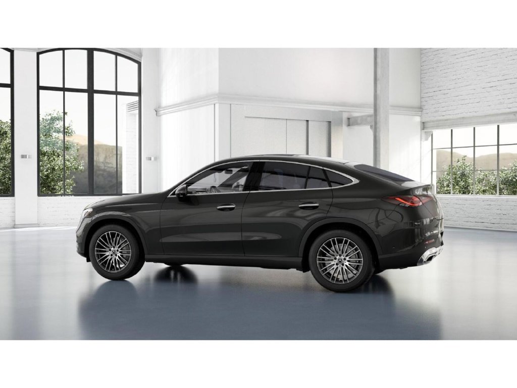 Used 2025 Mercedes-Benz GLC 300 4MATIC image 32