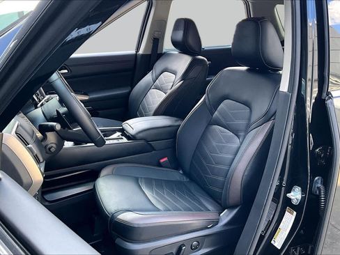 Certified 2025 Nissan Pathfinder Platinum FWD image 8