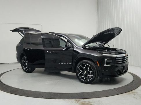 Used 2026 Chevrolet Traverse High Country FWD image 9