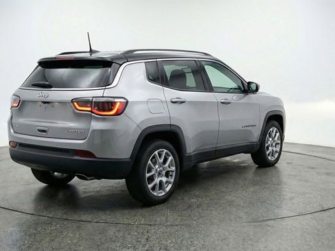 Used 2025 Jeep Compass Limited AWD/4WD image 9