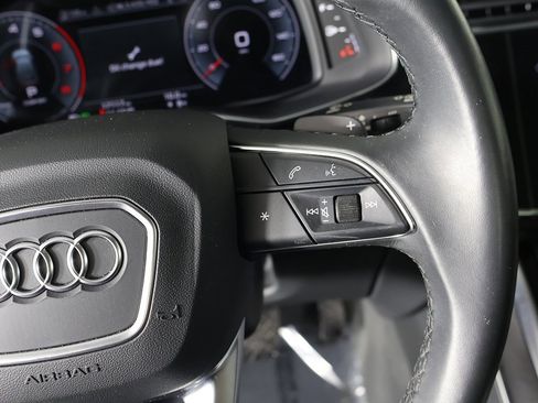 Used 2022 Audi Q8 Premium w/ Convenience Package image 40