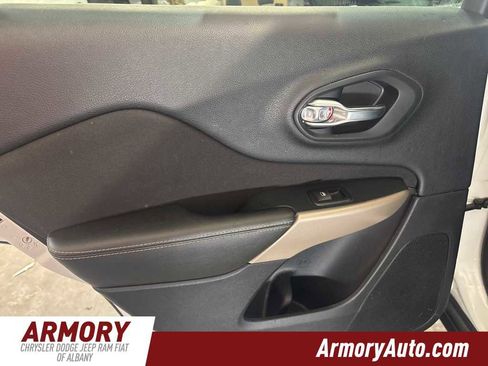 Used 2017 Jeep Cherokee Latitude image 23