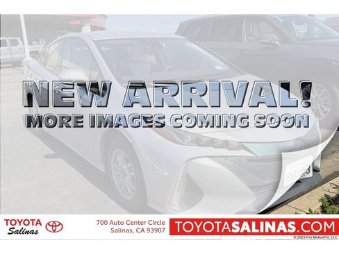 Used 2017 Toyota Prius Prime Premium w/ Preferred Accessory Package FWD image 1