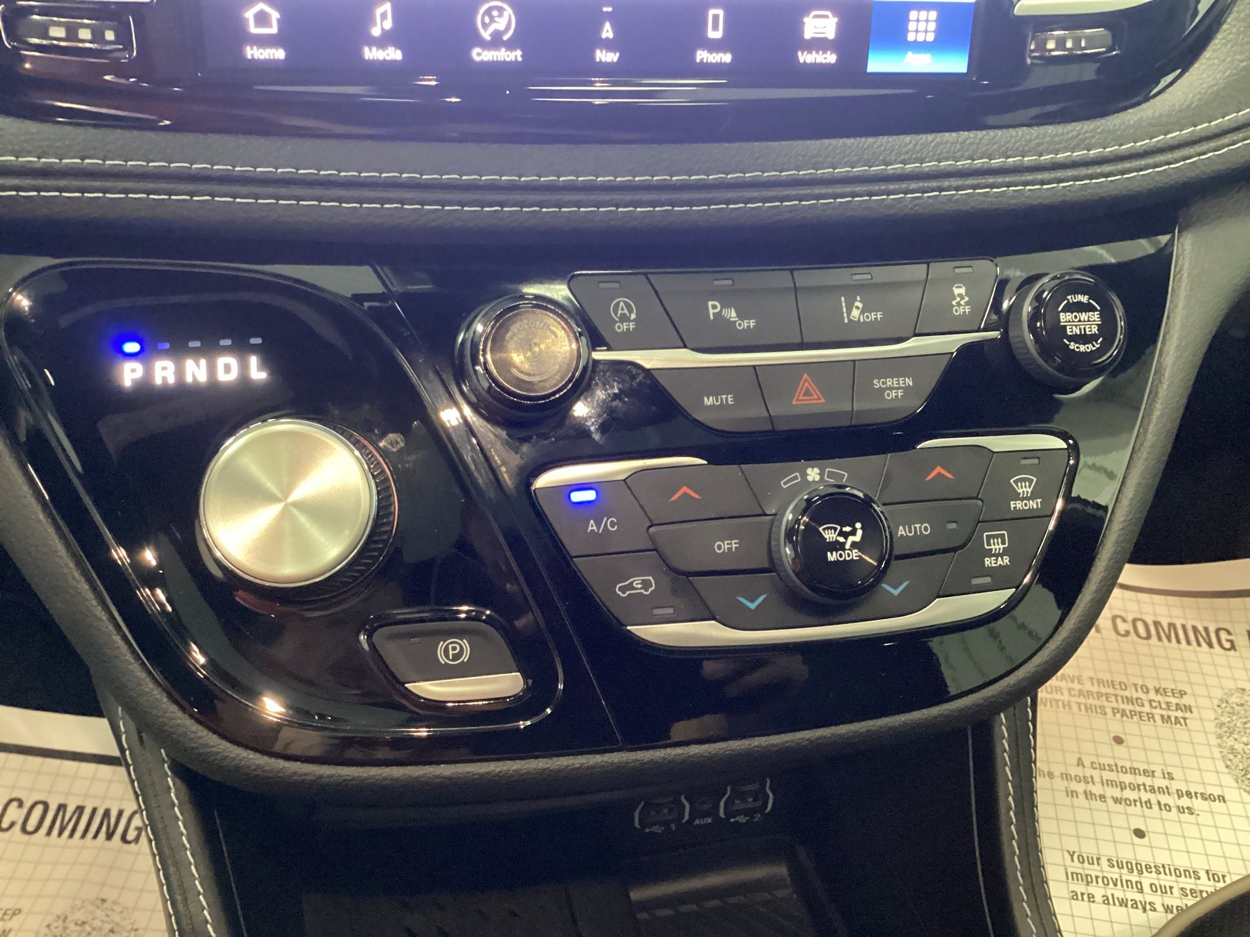 Used 2025 Chrysler Pacifica Limited FWD image 32
