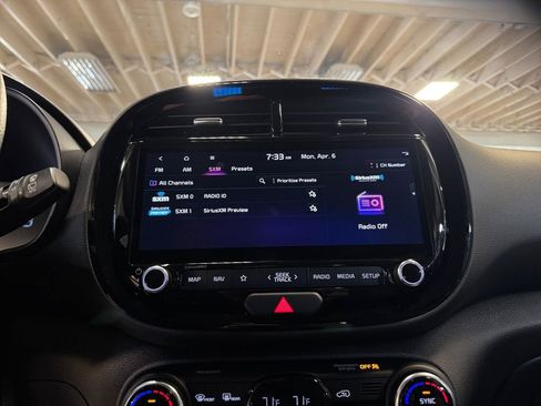 Used 2023 Kia Soul S FWD image 17
