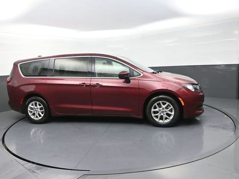 Used 2022 Chrysler Voyager LX FWD image 56
