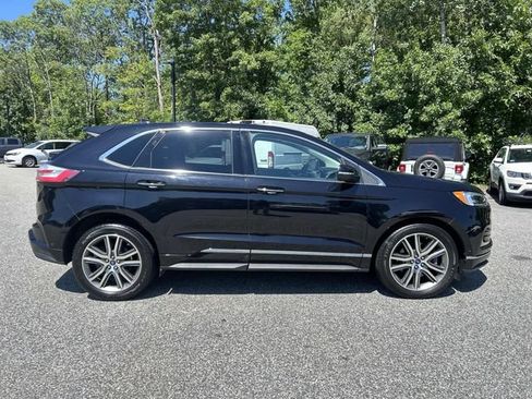 Used 2019 Ford Edge Titanium w/ Equipment Group 301A AWD/4WD image 2
