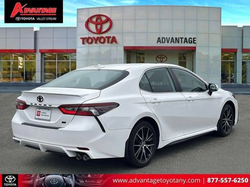Used 2024 Toyota Camry SE w/ Cold Weather Package FWD image 7