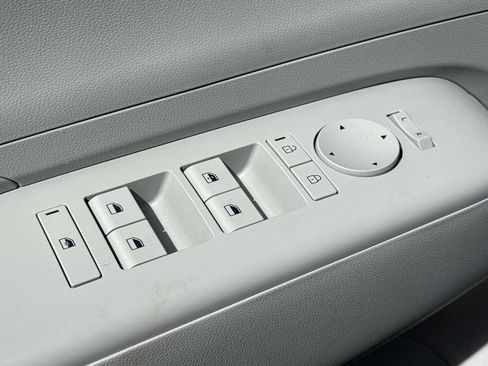 Certified 2025 Hyundai Kona SEL AWD/4WD image 18