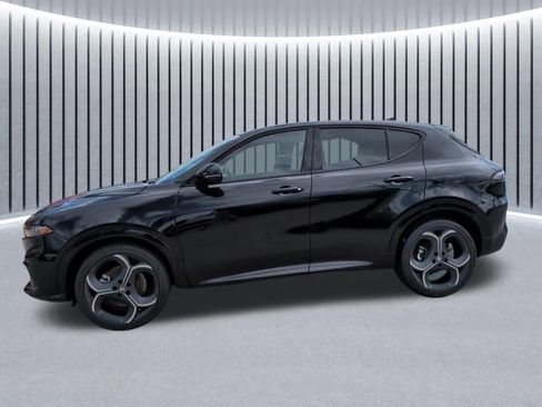 New 2026 Alfa Romeo Tonale w/ Black Premium Package image 17