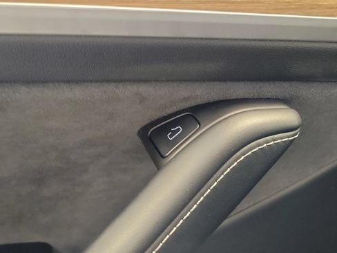 Used 2025 Tesla Model Y Long Range RWD image 17