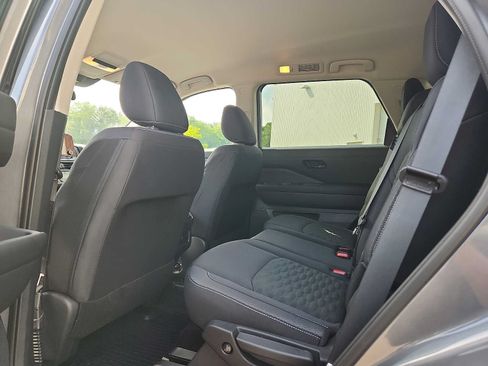 Used 2024 Nissan Pathfinder S AWD/4WD image 10