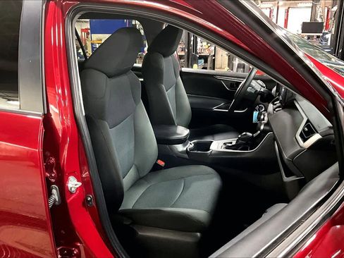 Certified 2022 Toyota RAV4 LE image 7