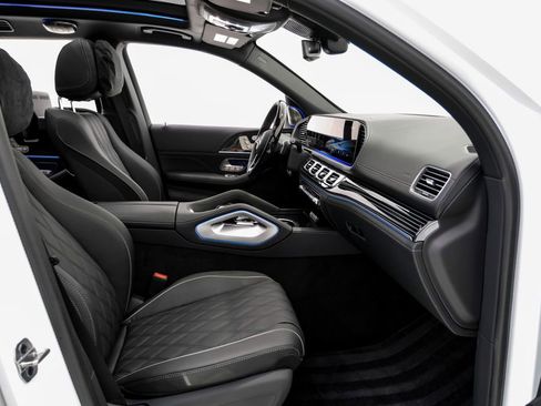 Used 2026 Mercedes-Benz Maybach GLS 600 4MATIC image 29