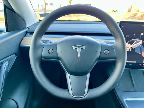 Used 2021 Tesla Model Y Long Range AWD/4WD image 15