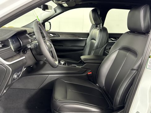 New 2025 Jeep Grand Cherokee Limited w/ Trailer Tow Package image 12