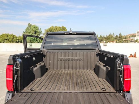Used 2025 Toyota Tacoma TRD Sport AWD/4WD image 24