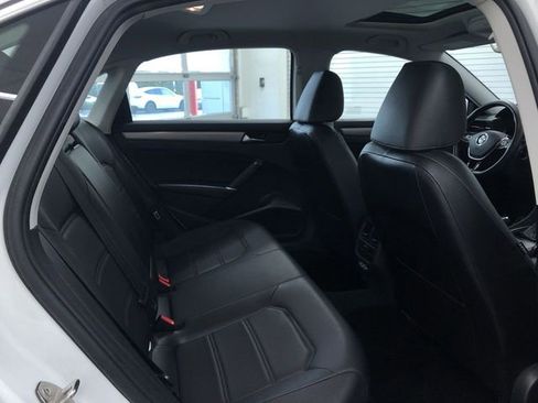 Used 2022 Volkswagen Passat 2.0T SE image 12