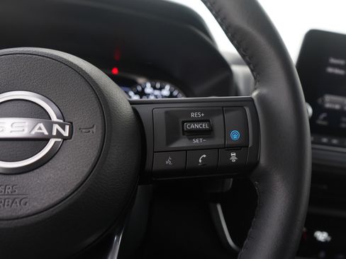 Used 2024 Nissan Rogue SV w/ SV Premium Package image 28