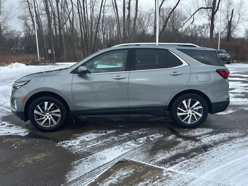 Used 2023 Chevrolet Equinox Premier image 2