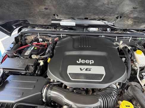Used 2017 Jeep Wrangler Unlimited Sahara AWD/4WD image 62