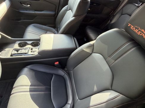 Used 2025 Honda Pilot TrailSport image 16