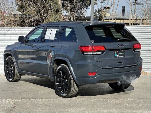 Used 2018 Jeep Grand Cherokee Altitude image 12