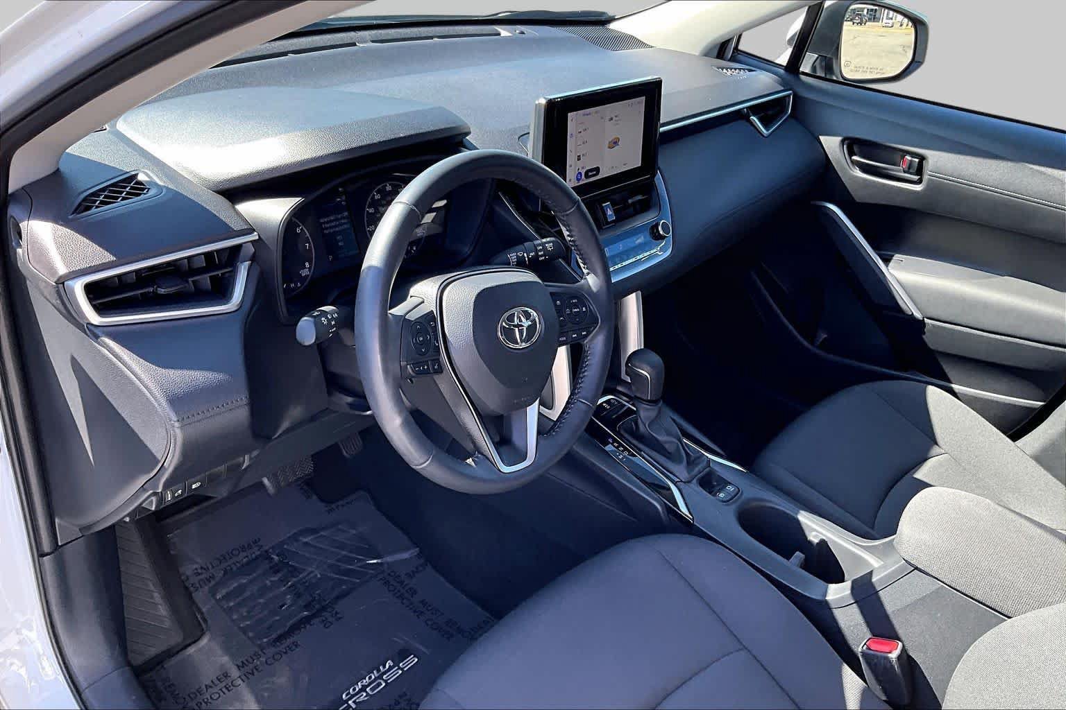 Used 2024 Toyota Corolla Cross LE FWD image 16