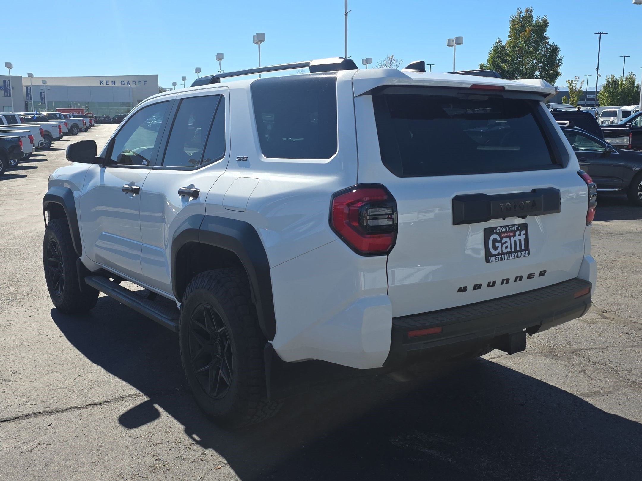 Used 2025 Toyota 4Runner SR5 AWD/4WD image 9