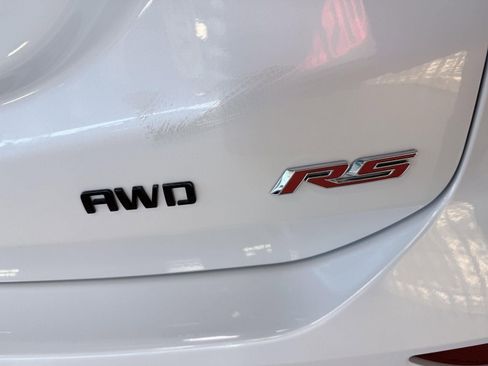 Used 2022 Chevrolet Equinox RS w/ Infotainment Package image 9