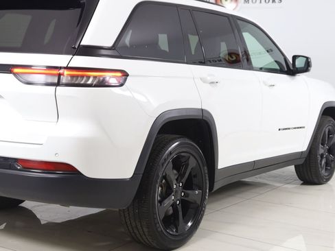 Used 2024 Jeep Grand Cherokee Altitude AWD/4WD image 41