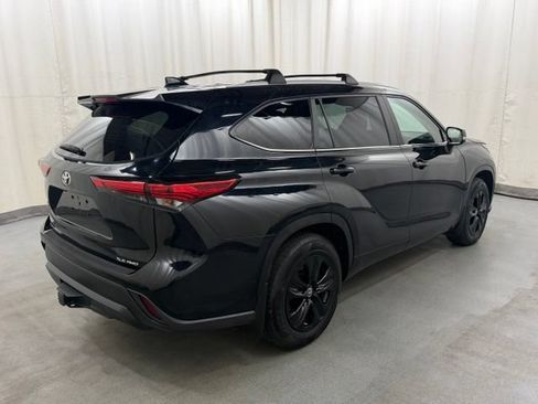 Used 2023 Toyota Highlander XLE AWD/4WD image 2