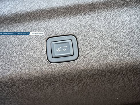 Used 2025 Chevrolet Tahoe LT w/ Comfort Package image 33