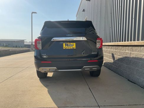 Used 2023 Ford Explorer XLT w/ Equipment Group 202A image 5