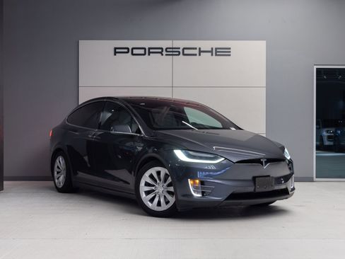 Used 2016 Tesla Model X 70D AWD/4WD image 9