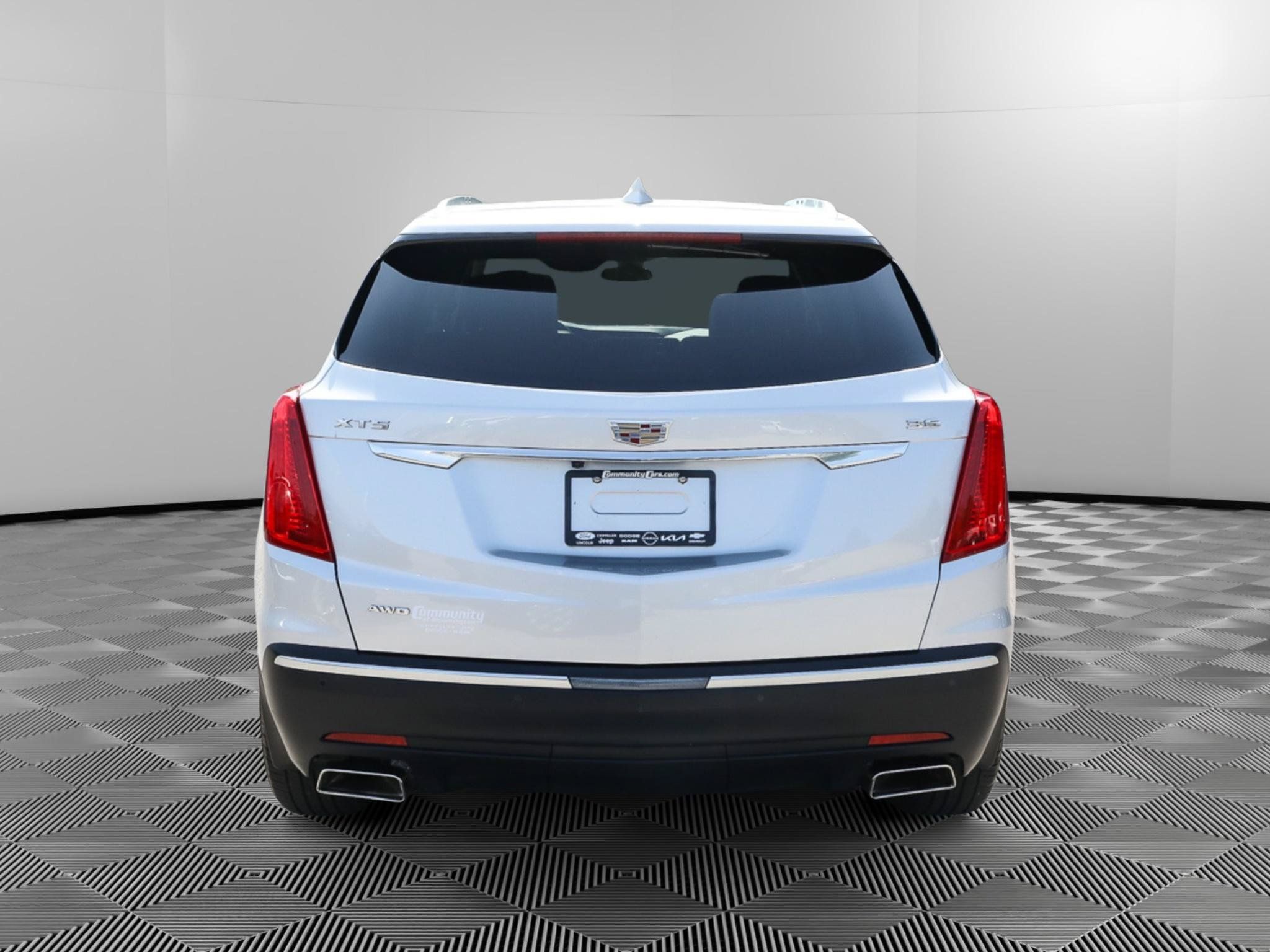 Used 2018 Cadillac XT5 Luxury w/ Driver Awareness Package AWD/4WD image 5
