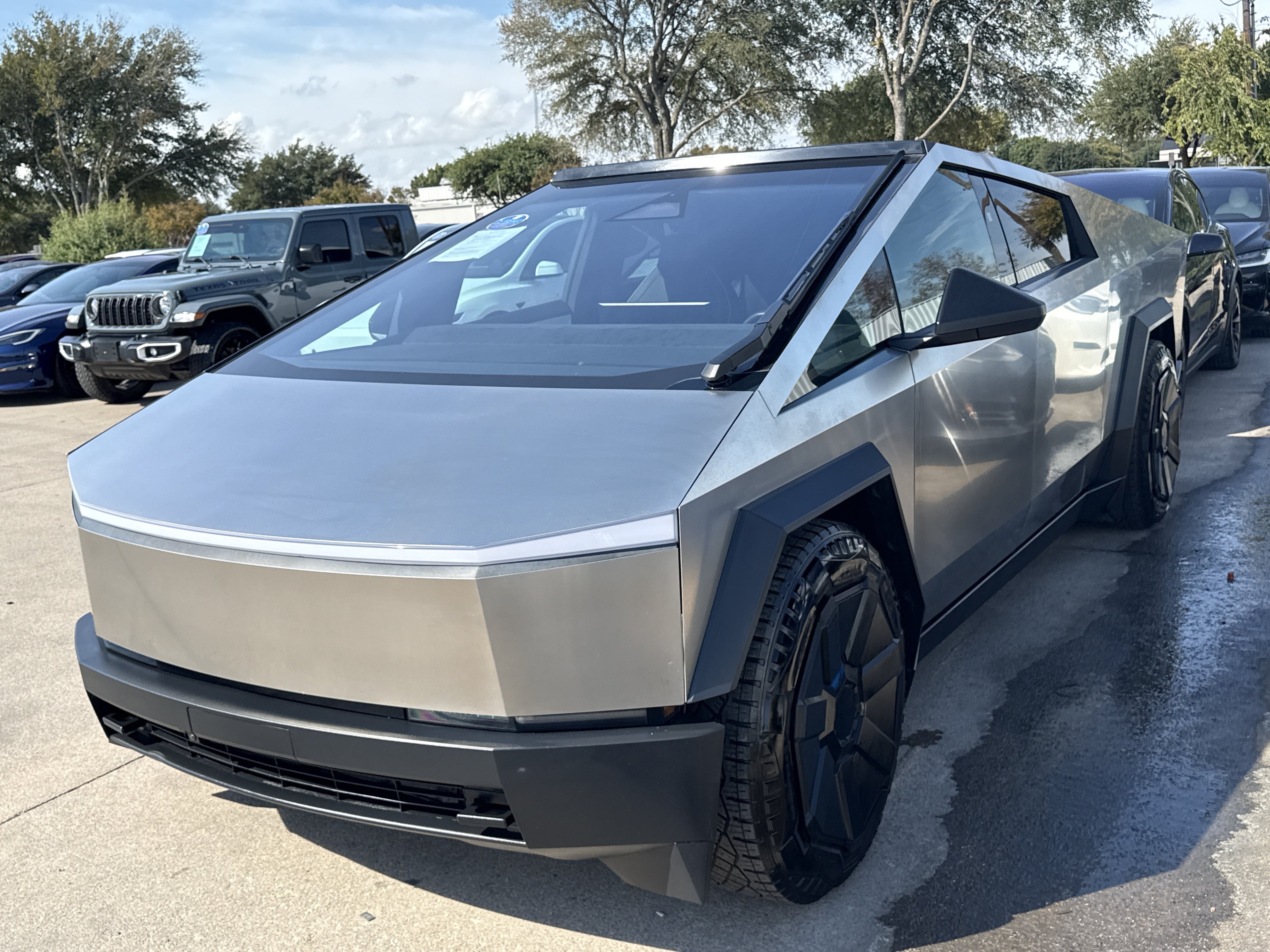 Used 2024 Tesla Cybertruck Cyberbeast AWD/4WD image 4