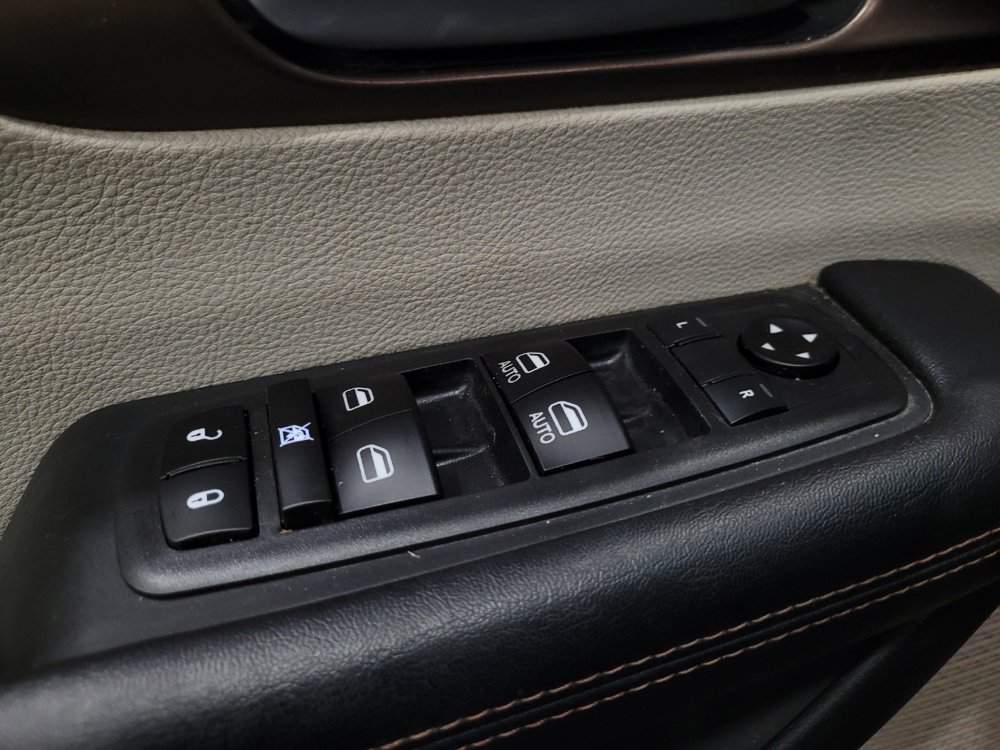 Used 2018 Chrysler Pacifica Touring-L FWD image 27