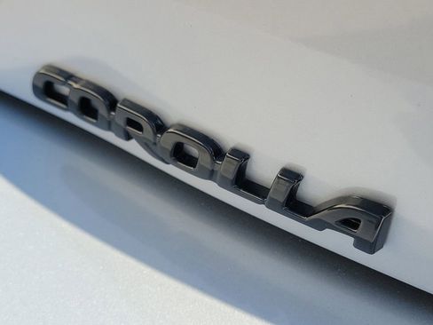 Used 2024 Toyota Corolla SE w/ SE Package image 7