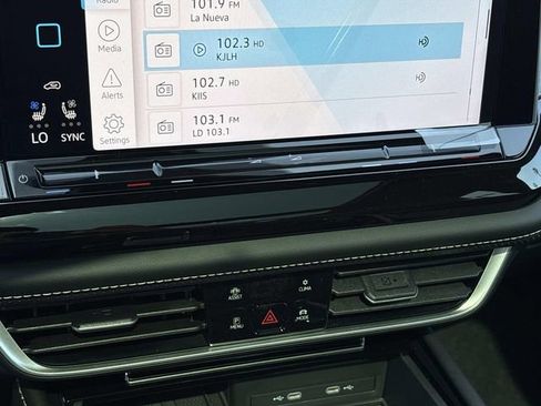 New 2026 Volkswagen Atlas Cross Sport SE image 22