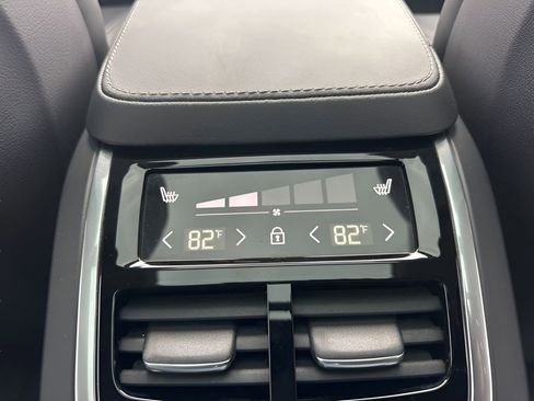 Used 2024 Volvo XC90 B6 Ultimate w/ Lounge Package image 15