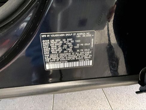 Used 2025 Volkswagen Atlas SEL AWD/4WD image 35