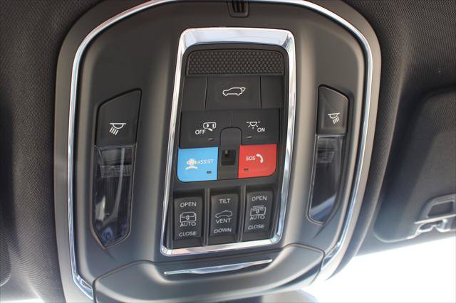 Certified 2024 Jeep Grand Cherokee Limited AWD/4WD image 37