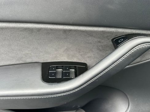 Used 2021 Tesla Model Y Long Range image 12