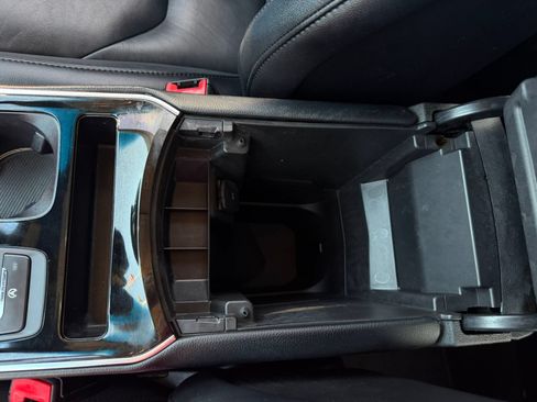 Used 2019 Ford Edge Titanium FWD image 19
