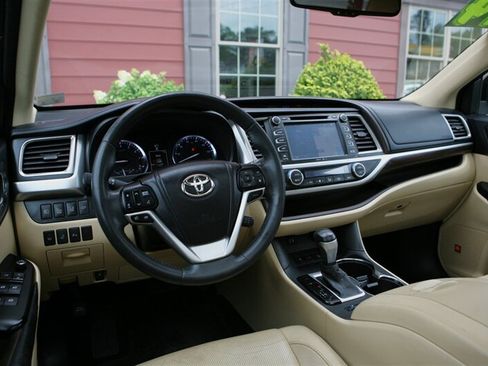 Used 2014 Toyota Highlander Limited Platinum AWD/4WD image 14