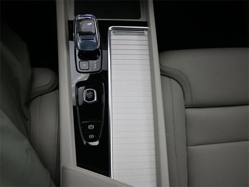 New 2026 Volvo XC60 B5 Ultra w/ Protection Package Premier image 11