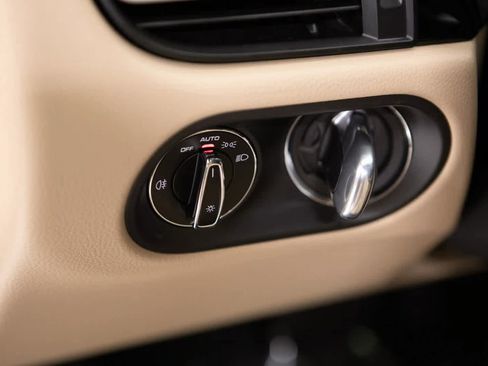 Certified 2025 Porsche Macan image 19