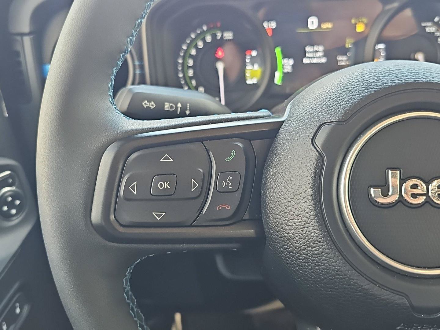 Used 2025 Jeep Wrangler Unlimited Rubicon 4xe w/ Convenience Group AWD/4WD image 19