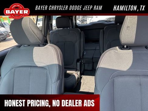 New 2025 Jeep Grand Cherokee L Laredo image 24